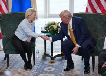 ЕС готовит пакет санкций, Трамп требует 100%-ных пошлин против Индии и Китая, – Bloomberg
