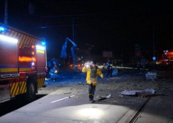 Разрушенный АТБ и тысячи людей без света: последствия атаки на Запорожье (фото)