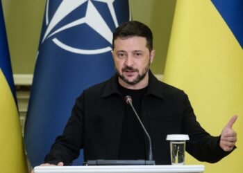 Зеленский прибыл в Париж на встречу “коалиции решительных”