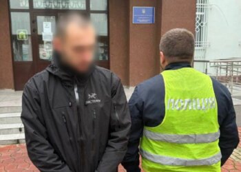 Погрожував музиканту-інваліду через відмову виконати російську пісню: поліція Києва знайшла агресивного правопорушника