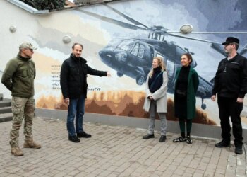 У Києві відкрили мурал "Металевий Птах" на честь чеської допомоги українській розвідці