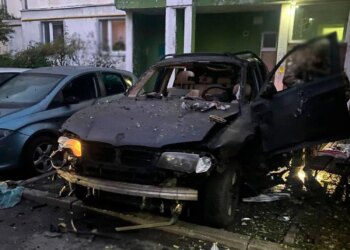 У Києві вибухнув BMW X3, попередньо через закладену вибухівку: поліція і СБУ встановлюють обставини