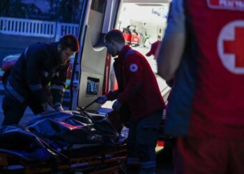 Пожежу в багатоповерхівці Дніпровського району Києва зупинено: 10 людей врятовано, 1 загиблий