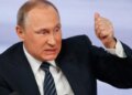 Массовые потери солдат и кризис в РФ: Путин требует рожать