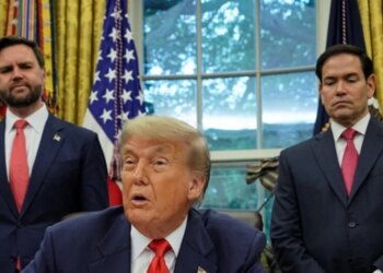 Кто заставил Трампа внезапно пересмотреть отношение к России: у Bloomberg  есть ответ