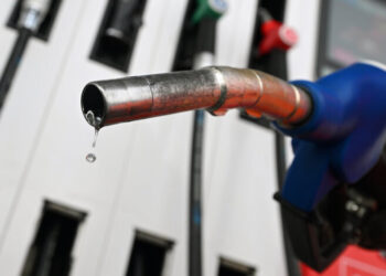 “Бензин-убийца” заполонил российские АЗС после ударов по НПЗ: водители в панике