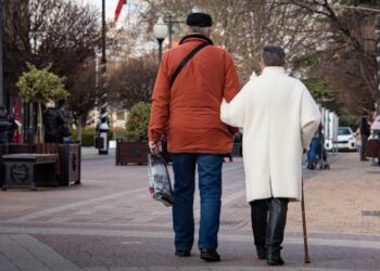 Пенсионеров массово проверят: кто может потерять выплаты