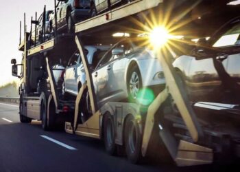 Спрос на авто с пробегом подскочил: какие авто стали чаще ввозить из-за границы