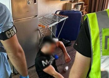 Незаконний виїзд до Румунії за гроші: поліцейські Києва затримали організатора схеми