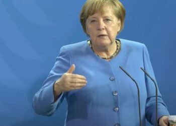 Меркель помогла Путину украсть Крым, – Welt