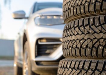 Не только штраф: что грозит водителям за езду на летних шинах уже скоро