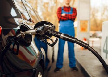 Цены на АЗС могут взлететь до 70 гривен: водителей предупредили об изменениях уже с октября