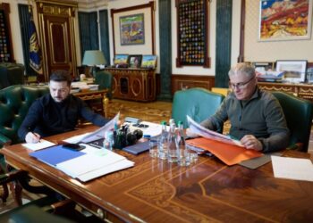 Зеленский поручил СВР предотвратить использование теневого флота РФ для диверсий в Европе