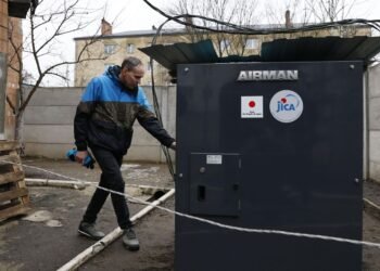 Завтра по всей Украине введут графики отключений света: кого это коснется
