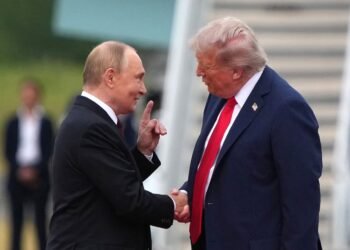 Трамп начал телефонный разговор с Путиным