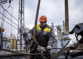 На Киевщине восстановили электроснабжение после российской атаки