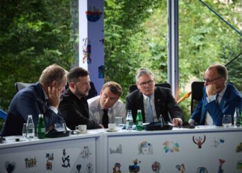 Британия, Германия и Франция договорились продвигать “репарационный займ” для Украины из российских активов