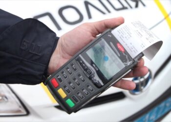 Водители массово выигрывают суды у полиции: штрафы отменяют из-за одной формальности