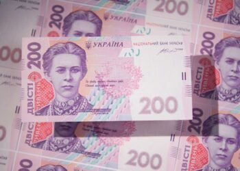 МВФ давит на Украину: Bloomberg узнал, почему фонд хочет девальвации гривны