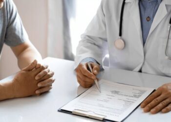 Украинцам ответили, могут ли оштрафовать забронированного работника за непрохождение ВЛК