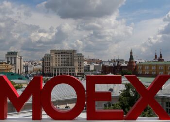 Фондовый рынок РФ обрушился после заявления МИД о разрушении отношений со США и отсутствия надежды на завершение войны против Украины.