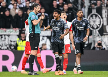 Бундеслига. Перестрелка Фрайбурга и Айнтрахта, разгром Санкт-Паули