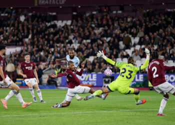 Вест Хэм проиграл 5 домашних матчей подряд в АПЛ второй раз в истории