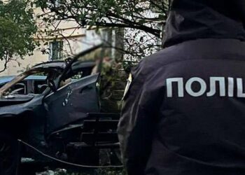 Вибух у Києві: у дворі багатоповерхівки детонував BMW X3 — деталі події