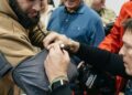 Олександр Усик підтримав поранених поліцейських на Київщині, — деталі