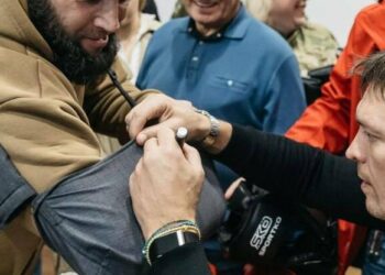Олександр Усик підтримав поранених поліцейських на Київщині, — деталі