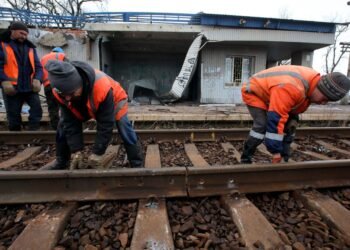 Массированные удары по Украине: пострадало депо в Одессе, на севере задержки поездов