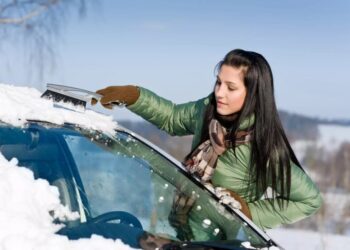 Водителям раскрыли гениальный лайфхак, который избавит от утренних мучений со скребком