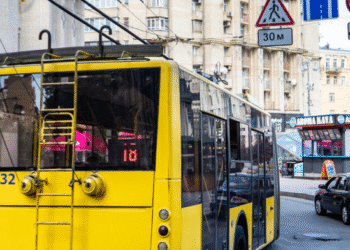 У Києві відновлюють рух наземного транспорту: що змінилось для пасажирів