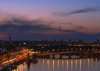 Велике скупчення смогу в темряві: у трьох районах Києва найгірша якість повітря