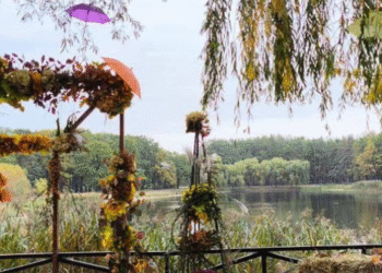 “Казкова” осінь у смартфоні: в Києві створили незвичайну фотозону, — ФОТО