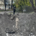 Розбиті вікна й земляні вирви після вибухів: поліція Києва показала нові наслідки атаки, — ФОТО