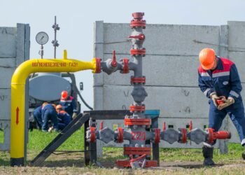 Украинцев просят экономить газ из-за новой атаки РФ на добычу