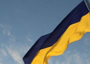У Києві приспустили найбільший прапор України: що сталося сьогодні