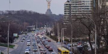 Автобуси і тролейбуси підуть в об’їзд: де у Києві перекриють рух