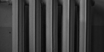 Темрява і холод у Києві: коли повернуть тепло після нічного удару рф