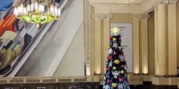 Святкова магія на вокзалі: піаніст, Dzidzio та українські ялинкові декорації у Києві