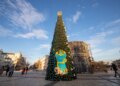 Із заходами безпеки, невеличкою ковзанкою та обмеженнями по "світлу": головну ялинку України встановлять на Софійській площі