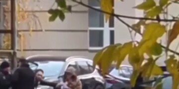 У мережу потрапило відео із затриманням вчителя у Києві: ТЦК роз&apos;яснив ситуацію