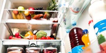 Как защитить холодильник и продукты в нем  при отключениях света. ВИДЕО