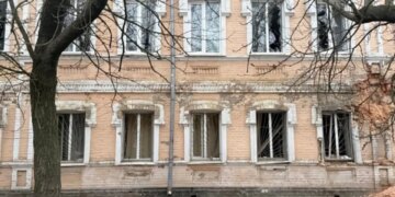 Повреждены дома, библиотека и учебное заведение: армия РФ атаковала Днепропетровскую область