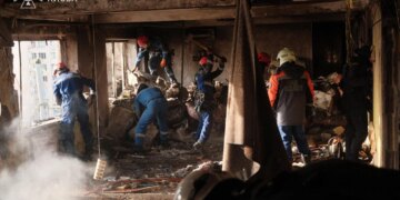 Кількість загиблих внаслідок нічної атаки у Києві зросла до шести: виявили тіло ще однієї загиблої