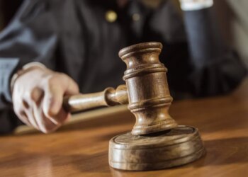 Верховный Суд признал законным наказание за репосты изображений серпа и молота