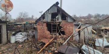 Донецкая область под огнем: люди ранены, жилье разрушено. ФОТО