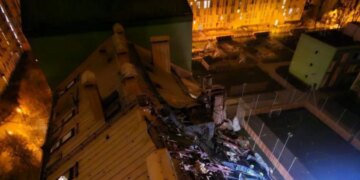 Россияне атаковали Киев: спасатели работают среди завалов. ФОТО