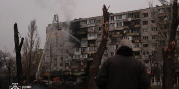 Уже 27 постраждалих у Києві від атаки рф: показали нові кадри наслідків